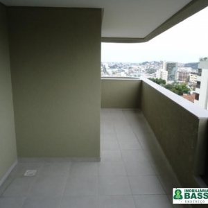 Apartamento com 104m², 3 dormitórios, 2 vagas, no bairro Madureira em Caxias do Sul para Alugar