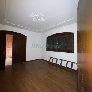Casa com 386m², 3 dormitórios, 2 vagas, no bairro Cinqüentenário em Caxias do Sul para Comprar