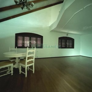 Casa com 386m², 3 dormitórios, 2 vagas, no bairro Cinqüentenário em Caxias do Sul para Comprar