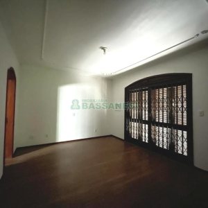 Casa com 386m², 3 dormitórios, 2 vagas, no bairro Cinqüentenário em Caxias do Sul para Comprar