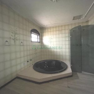 Casa com 386m², 3 dormitórios, 2 vagas, no bairro Cinqüentenário em Caxias do Sul para Comprar