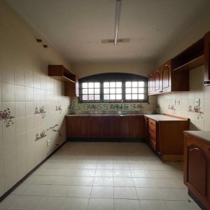 Casa com 386m², 3 dormitórios, 2 vagas, no bairro Cinqüentenário em Caxias do Sul para Comprar