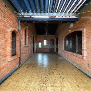 Casa com 386m², 3 dormitórios, 2 vagas, no bairro Cinqüentenário em Caxias do Sul para Comprar