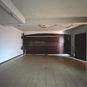 Casa com 386m², 3 dormitórios, 2 vagas, no bairro Cinqüentenário em Caxias do Sul para Comprar