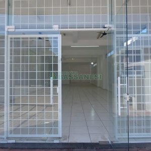 Loja com 170m², no bairro Santa Lúcia em Caxias do Sul para Alugar
