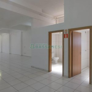 Loja com 170m², no bairro Santa Lúcia em Caxias do Sul para Alugar