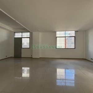 Loja com 254m², 2 vagas, no bairro Centro em Caxias do Sul para Alugar
