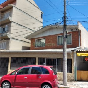 Casa com 200m², 5 dormitórios, 1 vaga, no bairro Pio X em Caxias do Sul para Comprar