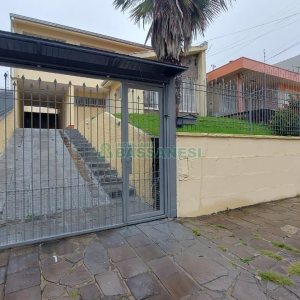 Casa Comercial com 270m², 3 dormitórios, 3 vagas, no bairro Centro em Caxias do Sul para Alugar
