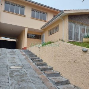 Casa Comercial com 270m², 3 dormitórios, 3 vagas, no bairro Centro em Caxias do Sul para Alugar