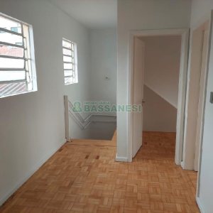 Casa Comercial com 270m², 3 dormitórios, 3 vagas, no bairro Centro em Caxias do Sul para Alugar