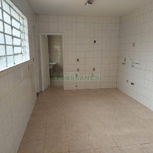 Casa Comercial com 270m², 3 dormitórios, 3 vagas, no bairro Centro em Caxias do Sul para Alugar