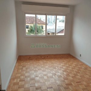 Casa Comercial com 270m², 3 dormitórios, 3 vagas, no bairro Centro em Caxias do Sul para Alugar