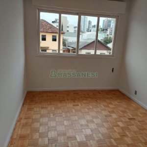Casa Comercial com 270m², 3 dormitórios, 3 vagas, no bairro Centro em Caxias do Sul para Alugar