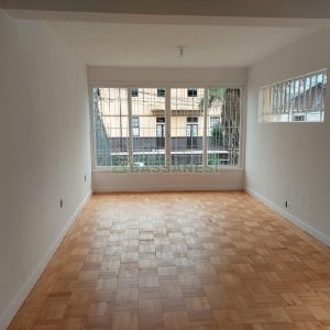 Casa Comercial com 270m², 3 dormitórios, 3 vagas, no bairro Centro em Caxias do Sul para Alugar