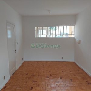 Casa Comercial com 270m², 3 dormitórios, 3 vagas, no bairro Centro em Caxias do Sul para Alugar