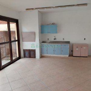 Casa Comercial com 270m², 3 dormitórios, 3 vagas, no bairro Centro em Caxias do Sul para Alugar