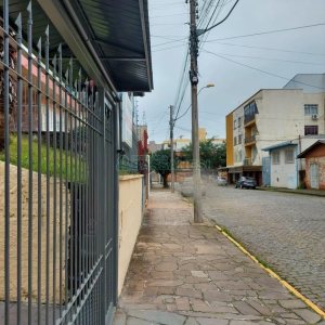 Casa Comercial com 270m², 3 dormitórios, 3 vagas, no bairro Centro em Caxias do Sul para Alugar