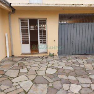 Casa Comercial com 270m², 3 dormitórios, 3 vagas, no bairro Centro em Caxias do Sul para Alugar