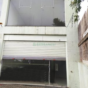 Loja com 204m², 1 vaga, no bairro Madureira em Caxias do Sul para Comprar