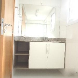 Apartamento com 74m², 2 dormitórios, 2 vagas, no bairro Madureira em Caxias do Sul para Alugar