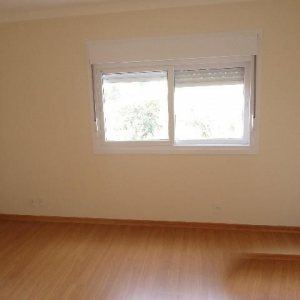 Apartamento com 74m², 2 dormitórios, 2 vagas, no bairro Madureira em Caxias do Sul para Alugar