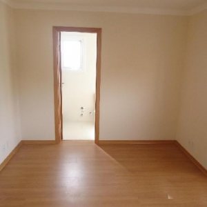 Apartamento com 74m², 2 dormitórios, 2 vagas, no bairro Madureira em Caxias do Sul para Alugar