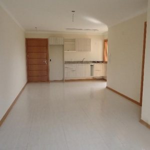 Apartamento com 74m², 2 dormitórios, 2 vagas, no bairro Madureira em Caxias do Sul para Alugar