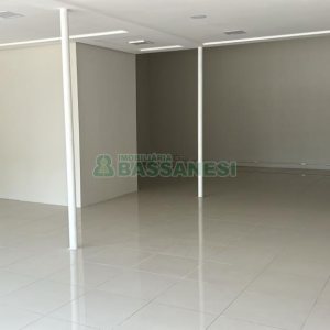 Loja com 210m², no bairro Pio X em Caxias do Sul para Alugar