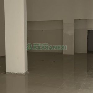 Loja com 210m², no bairro Pio X em Caxias do Sul para Alugar