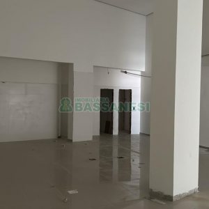 Loja com 210m², no bairro Pio X em Caxias do Sul para Alugar