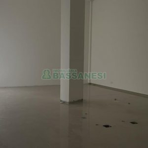 Loja com 210m², no bairro Pio X em Caxias do Sul para Alugar