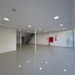 Loja com 300m², no bairro Pio X em Caxias do Sul para Alugar