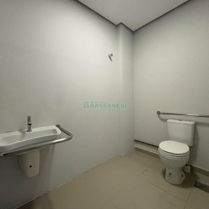 Loja com 300m², no bairro Pio X em Caxias do Sul para Alugar