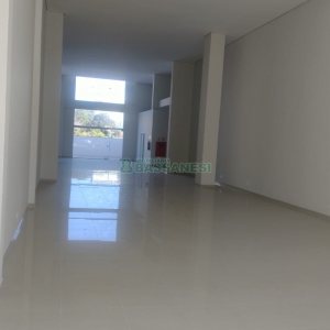 Loja com 312m², no bairro Pio X em Caxias do Sul para Alugar
