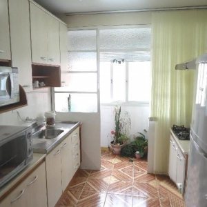 Apto Mobiliado com 61m², 2 dormitórios, 1 vaga, no bairro Centro em Caxias do Sul para Comprar