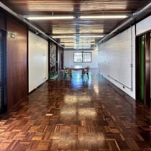 Casa com 300m², 4 dormitórios, 4 vagas, no bairro Centro em Caxias do Sul para Comprar