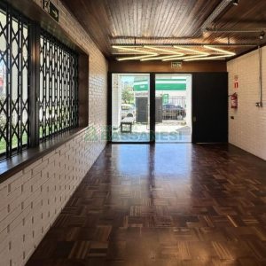 Casa com 300m², 4 dormitórios, 4 vagas, no bairro Centro em Caxias do Sul para Comprar