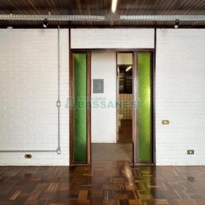 Casa com 300m², 4 dormitórios, 4 vagas, no bairro Centro em Caxias do Sul para Comprar