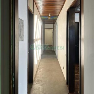 Casa com 300m², 4 dormitórios, 4 vagas, no bairro Centro em Caxias do Sul para Comprar