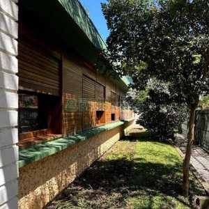 Casa com 300m², 4 dormitórios, 4 vagas, no bairro Centro em Caxias do Sul para Comprar