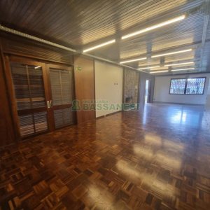 Casa com 300m², 4 dormitórios, 4 vagas, no bairro Centro em Caxias do Sul para Alugar ou Comprar