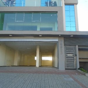 Loja com 850m², no bairro De Lazzer em Caxias do Sul para Alugar
