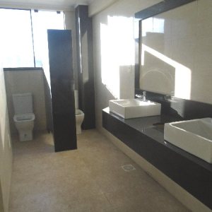 Loja com 850m², no bairro De Lazzer em Caxias do Sul para Alugar