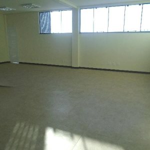 Loja com 850m², no bairro De Lazzer em Caxias do Sul para Alugar