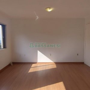 Apartamento com 49m², 1 dormitório, 1 vaga, no bairro Petrópolis em Caxias do Sul para Alugar