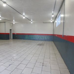 Loja com 95m², no bairro Kayser em Caxias do Sul para Alugar