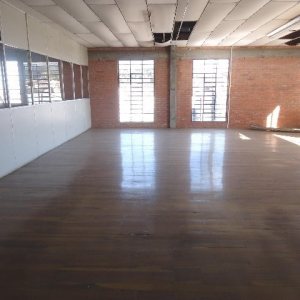 Pavilhão com 880m², no bairro Presidente Vargas em Caxias do Sul para Alugar