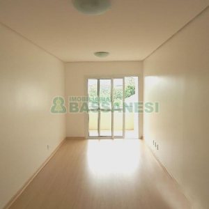 Apartamento com 78m², 2 dormitórios, 2 vagas, no bairro Vinhedos em Caxias do Sul para Alugar