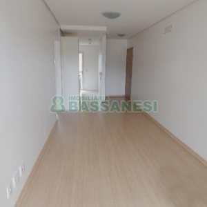 Apartamento com 78m², 2 dormitórios, 2 vagas, no bairro Vinhedos em Caxias do Sul para Alugar
